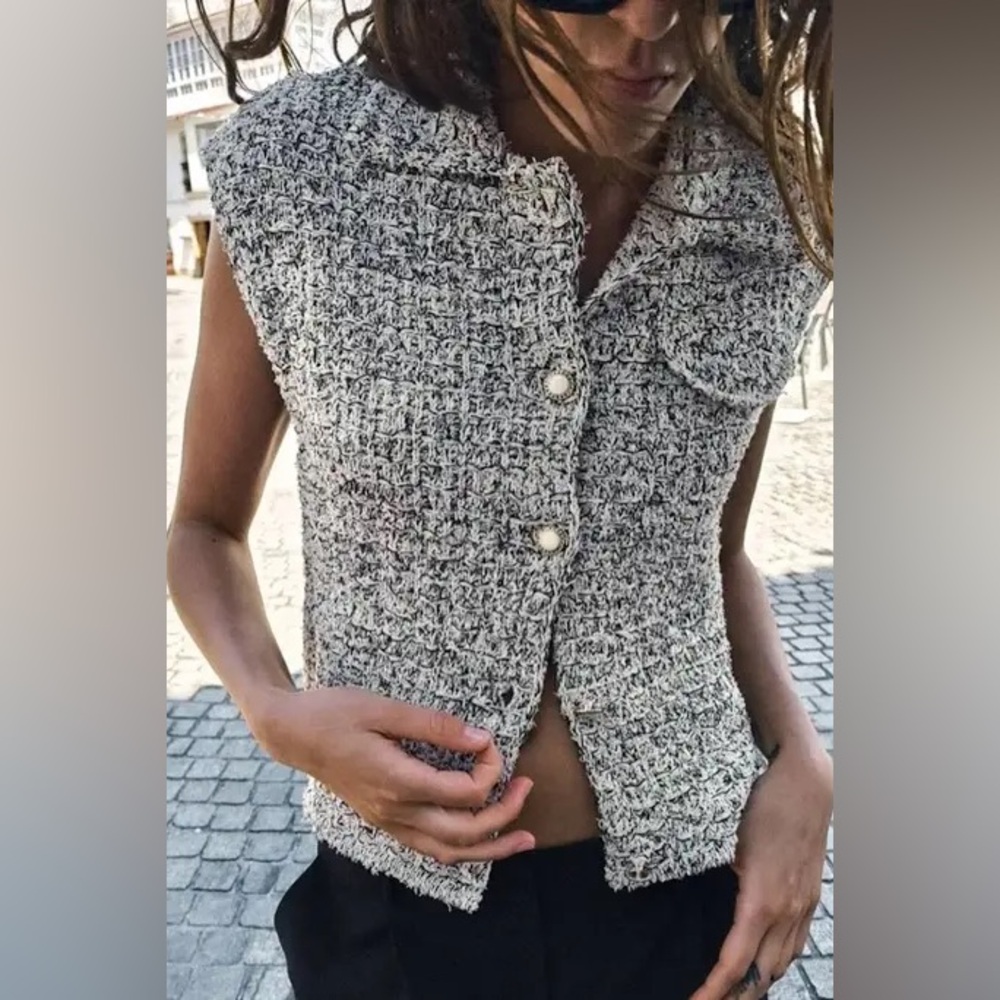 Zara Monochrome Textured Jacket has gold glitter size M